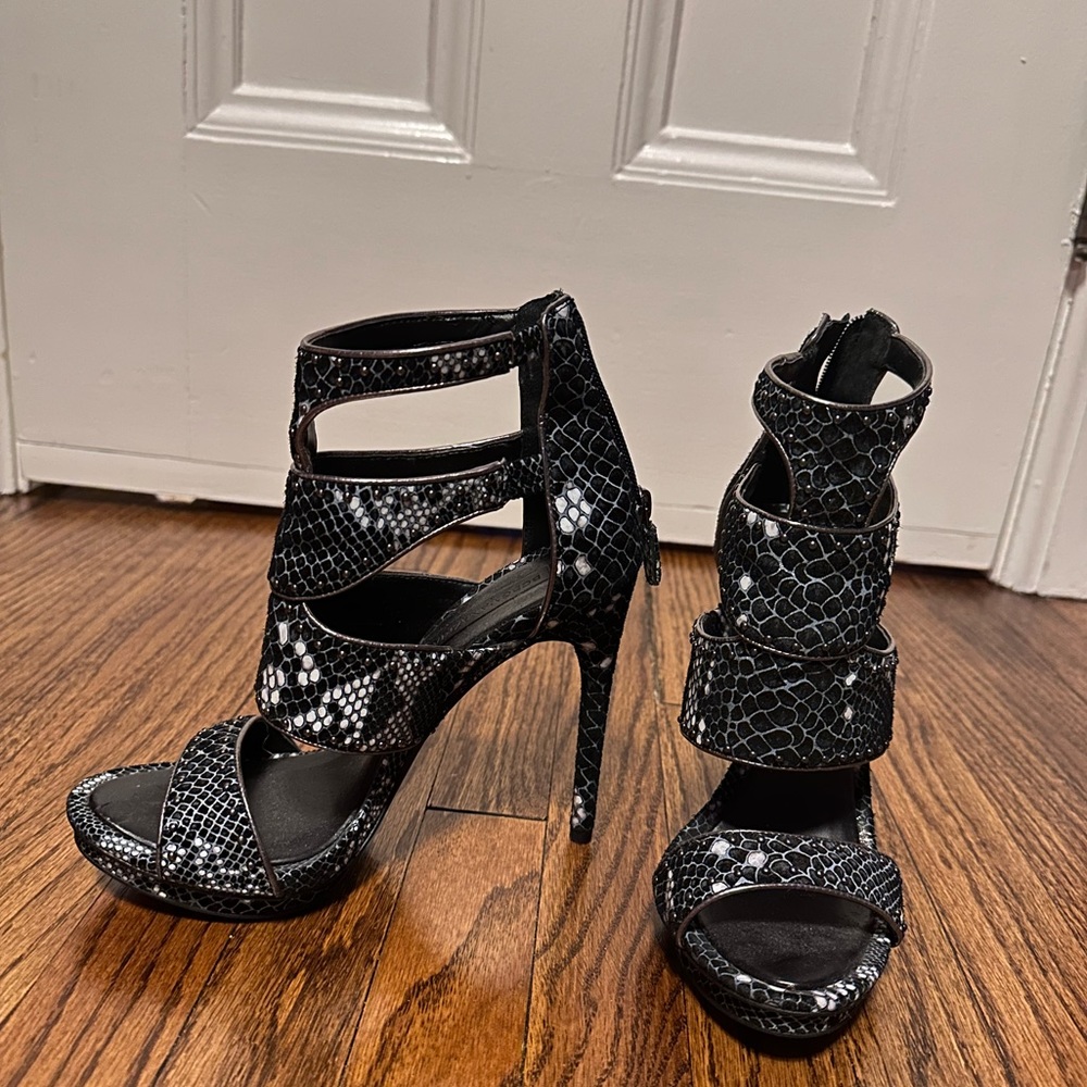 BCBG high heel in blue and black snack skin design